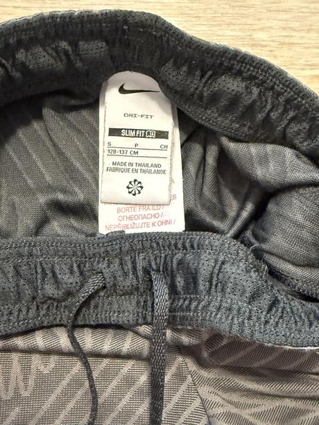 Chlapcenske kratase, nike,128