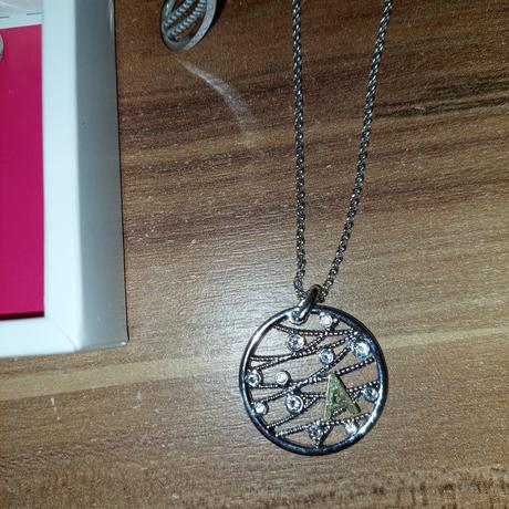 Náramok a náhrdelník s pismenom a, avon