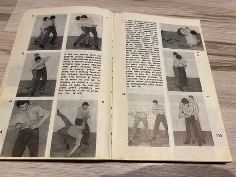 Stará retro perfektná kniha sebeobrana 500 chmatov,
