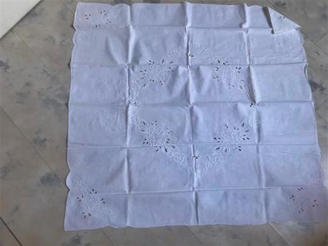 Starý batistový obrus, 