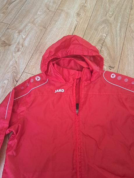 Nepremokavá bunda, 152