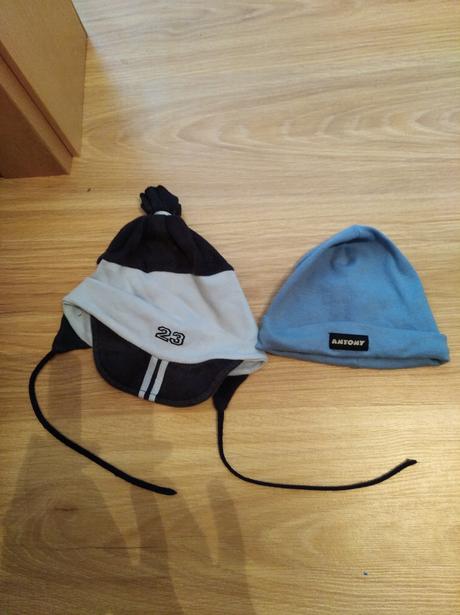 2 chlapčenské čiapky - cena spolu, antony,68