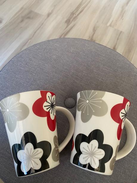 Krásna sada hrnček, šálka, pohár,