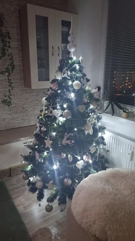 Umelý vianočný stromček so stojanom, 