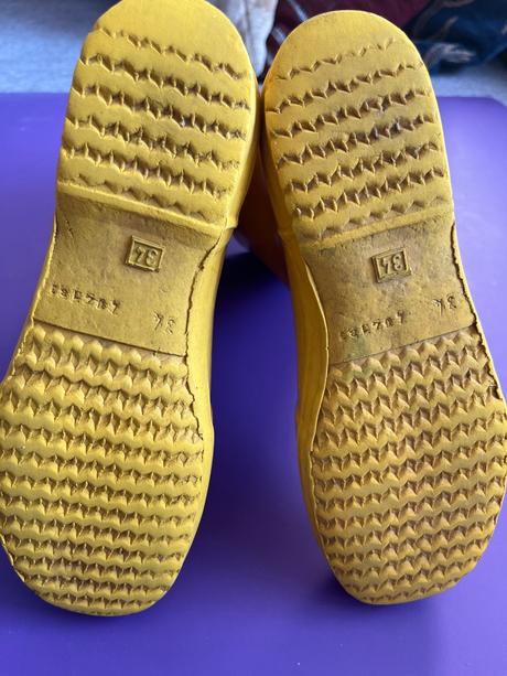 Žlté gumáky pom pom, 34