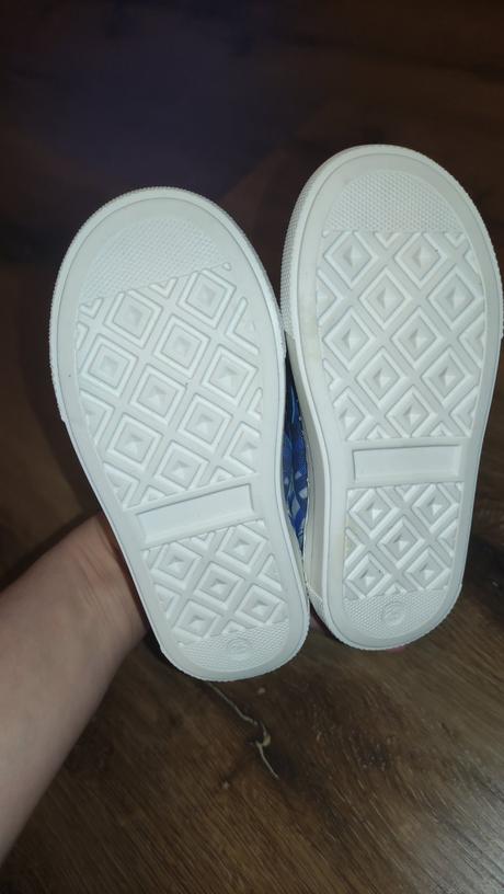 Chlapčenske tenisky, 25