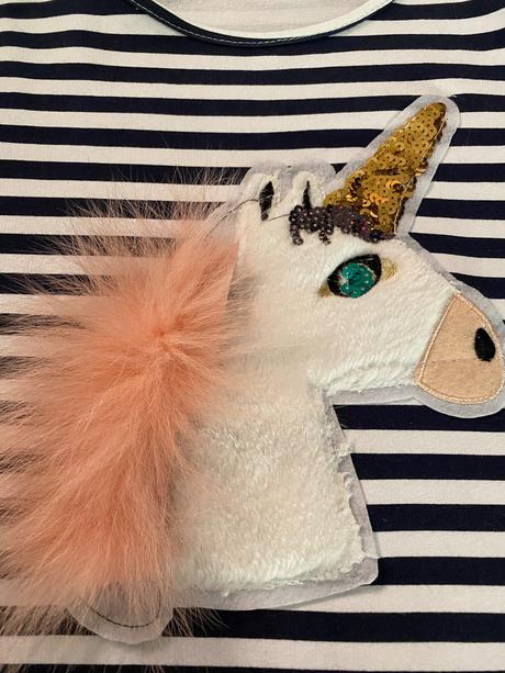 Šaty s jednorožcom, 164