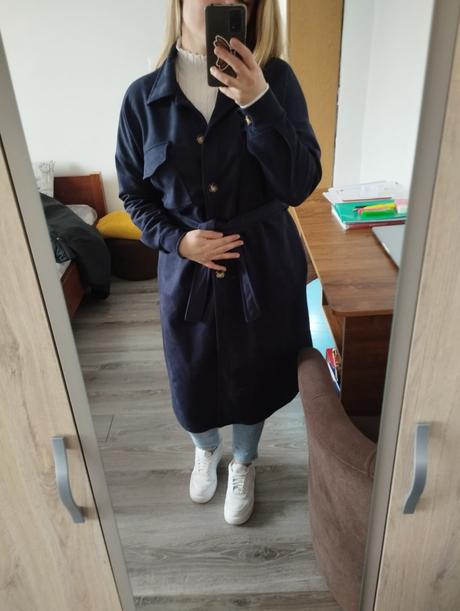 Semišový trenchcoat, 