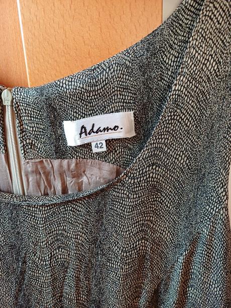 Spoločenské šaty, 42