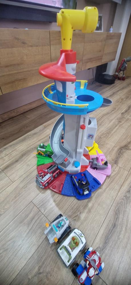 Veža lapková patrola + autá a postavičky, 