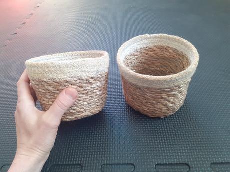 Pletené menšie kvetináče z morskej trávy, 