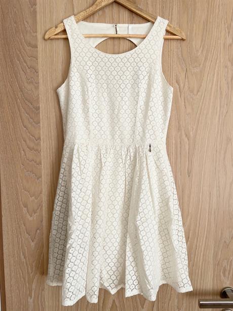 Cipkovane saty only s výstrihom na chrbte, only,36