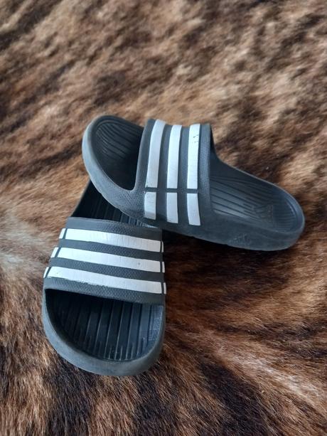 Šľapky, adidas,28