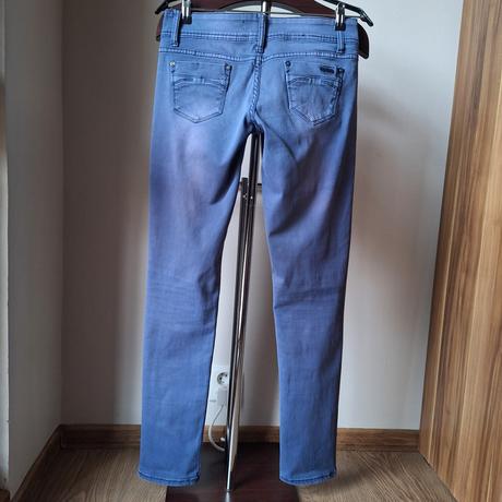 Modré nohavice (nie sú to rifle), dromedar,40