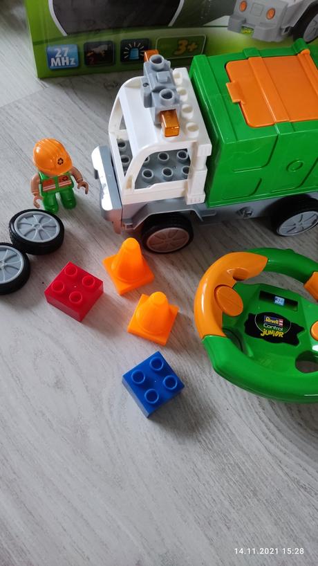 Smetiarske autíčko na diaľkové ovládanie zn.revell,