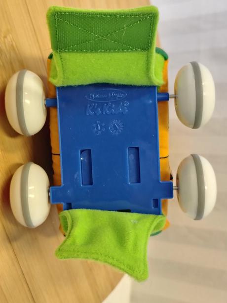 Naťahovacie autíčko taxík, melissa & doug, r. 2015,