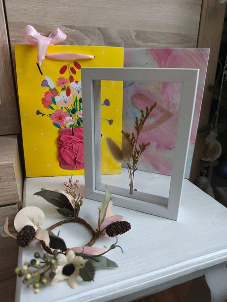 Dekorácia sušený kvet v rámiku plus venček,