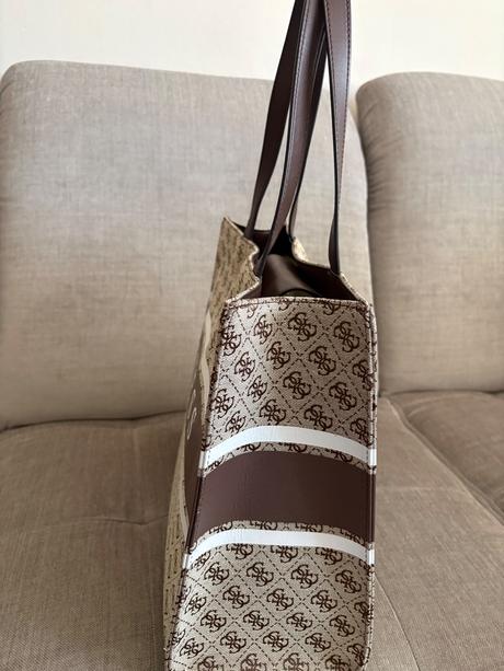 Kabelka guess, guess