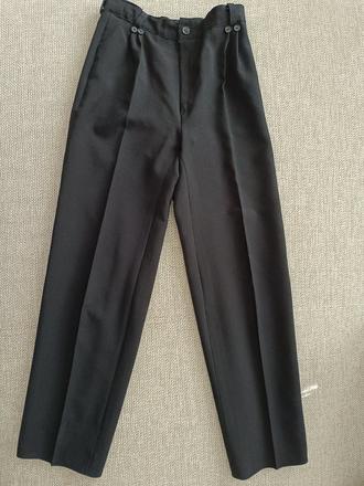 Čierne oblekové nohavice, 134