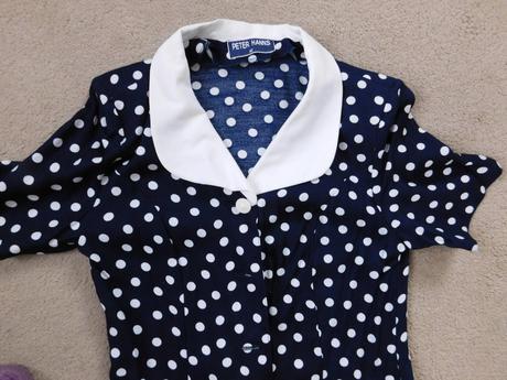 Bodkované šaty, 40