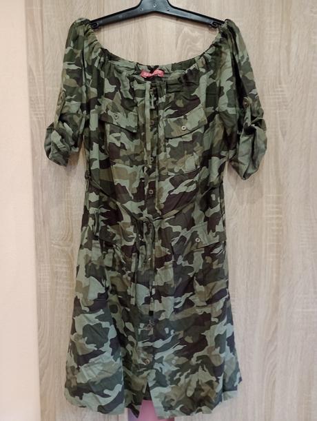 Maskáčove šaty, l