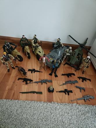 Vojenska sada s prislusenstvom,