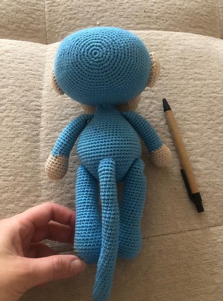 Háčkovaná modrá opica,