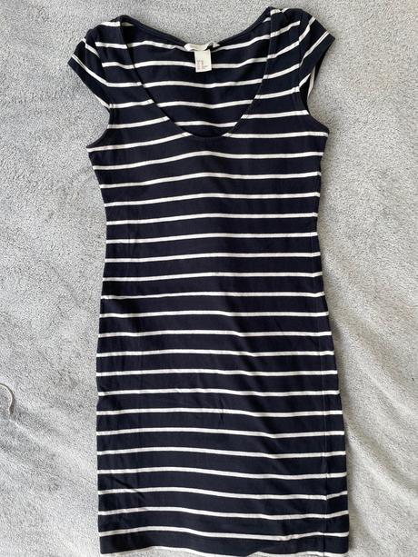 Pásikavé úzke šaty, xs