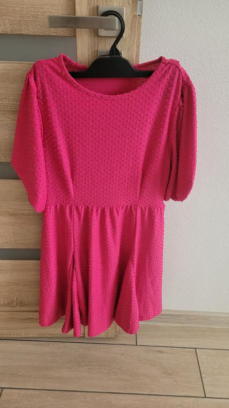 Ružové šaty, 36
