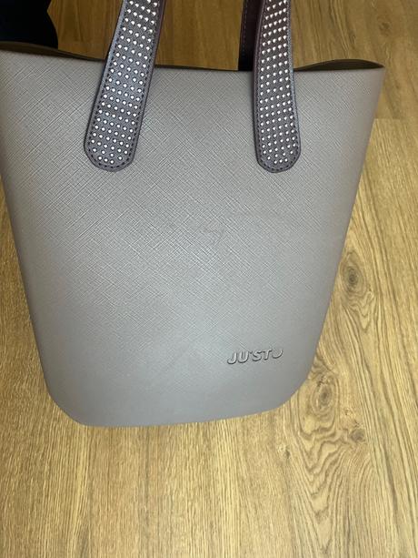 Justo kabelka, ju´sto