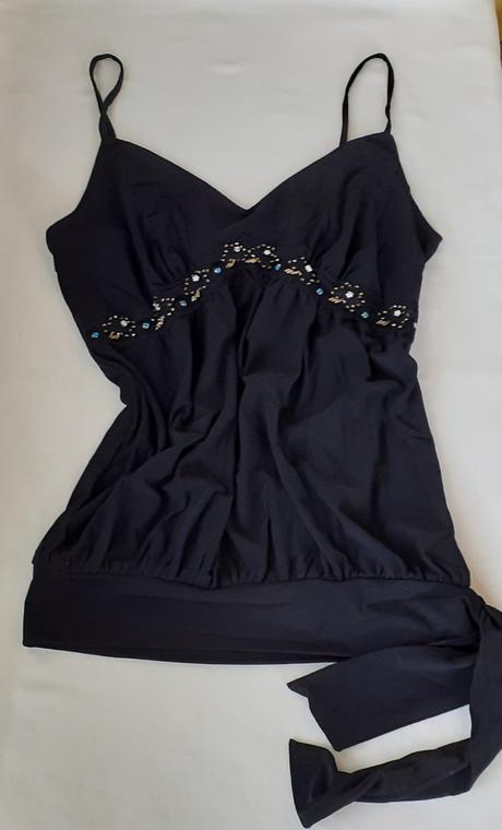 Elegantný čierny top, univerzálna veľkosť,