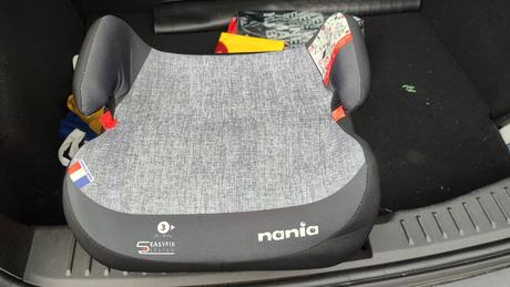Podsedák do auta, nania