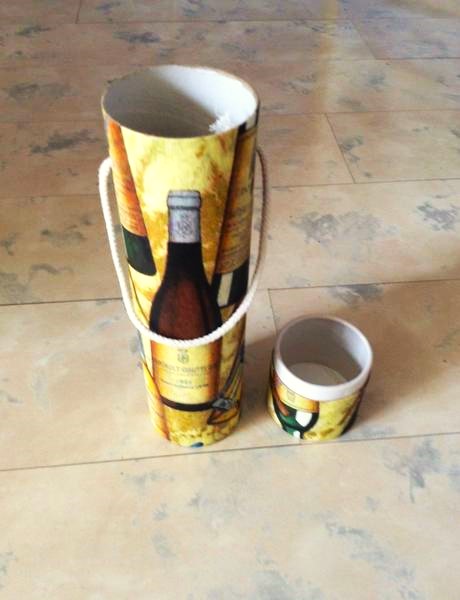 Darčeková pevná tuba na fľašku,