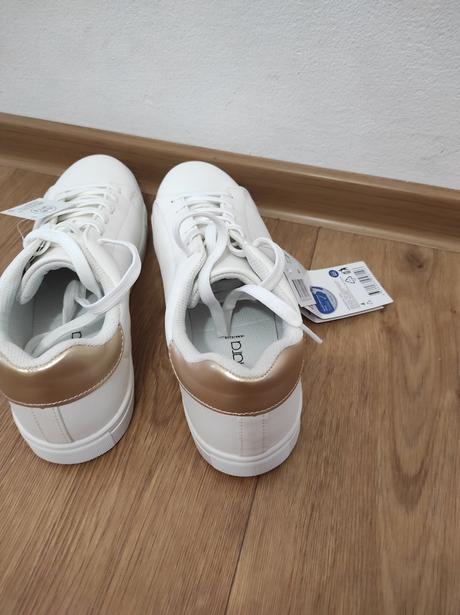 Tenisky, 41