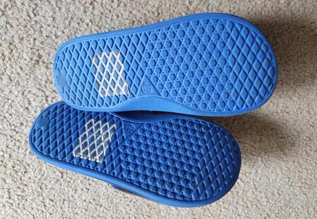 Šľapky superman, 29