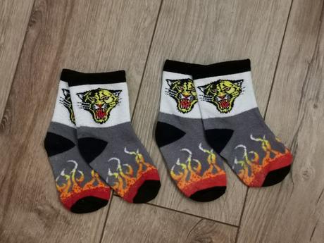 2 páry ponožiek, 23