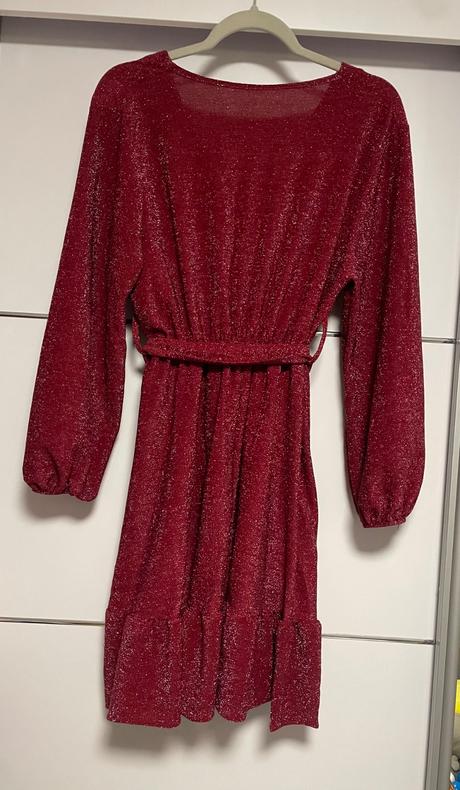 Predám 1x oblečené červené trblietavé šaty, 