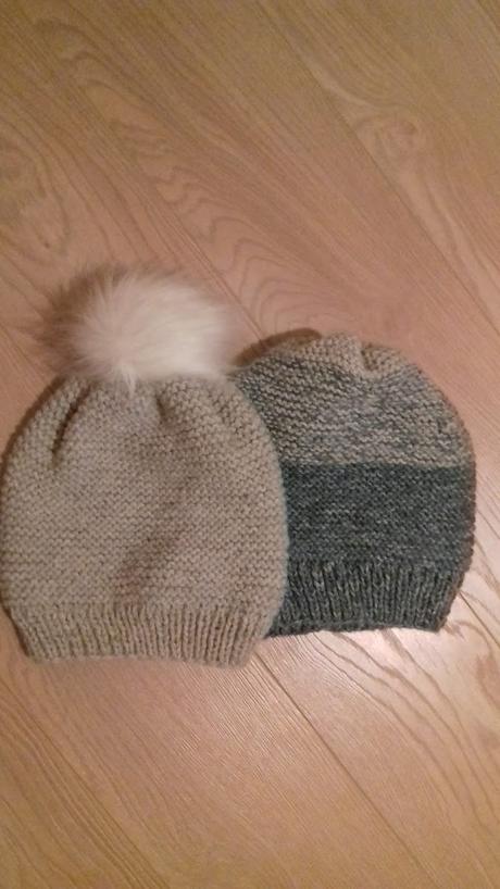 Pletená čiapka s kožušinkovým brmbolcom, 