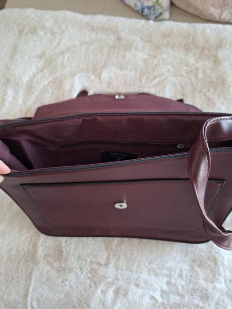 Bordová kabelka, house