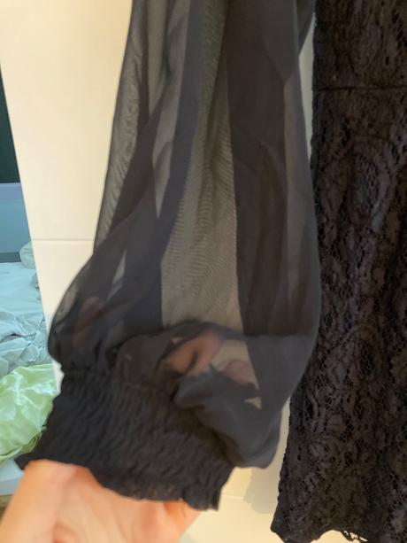 Modré šaty s čipkou, 38