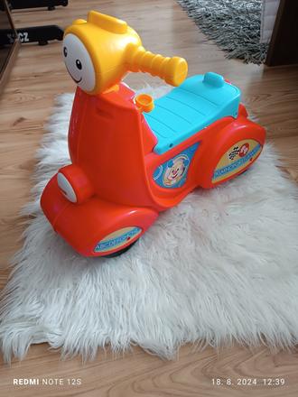 Odrážadlo skúter fischer price,