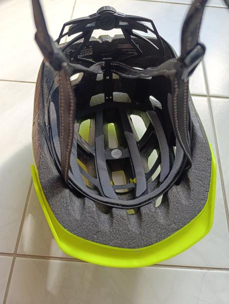 Prilba na bicykel bontrager, m