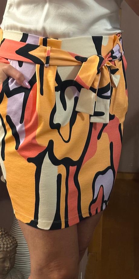 Krátka farebná suknička zn. magenta, l / m