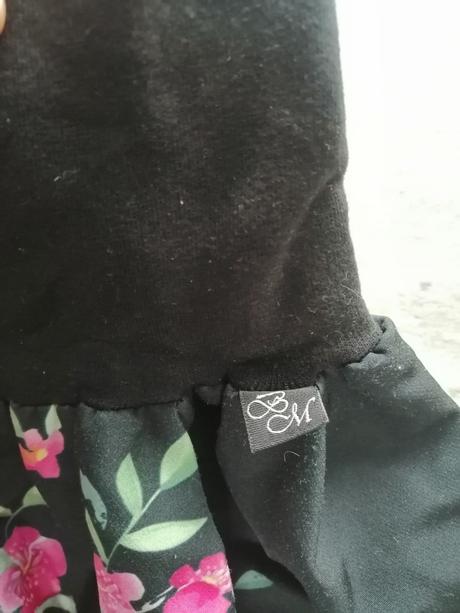 Čierna sukňa s kvetmi a elast. pásom z bavlny v134, 134