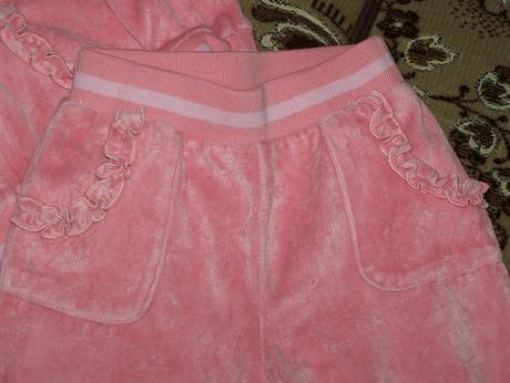 Roztomilá velúrová súprava nosená málo, 92