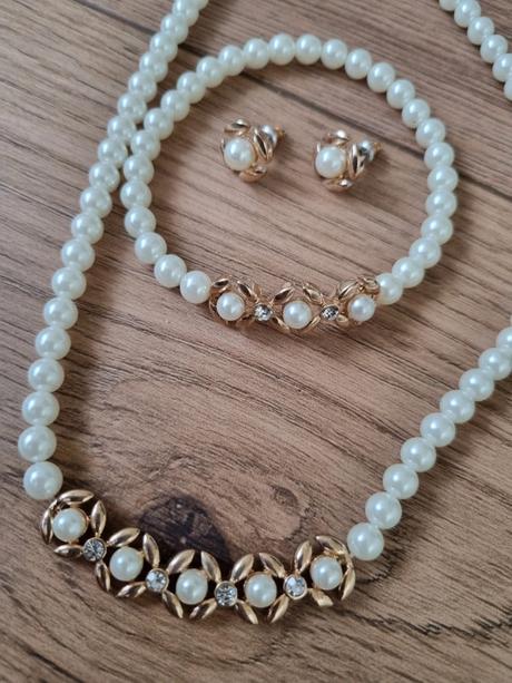 Súprava perličkovej bižutérie,