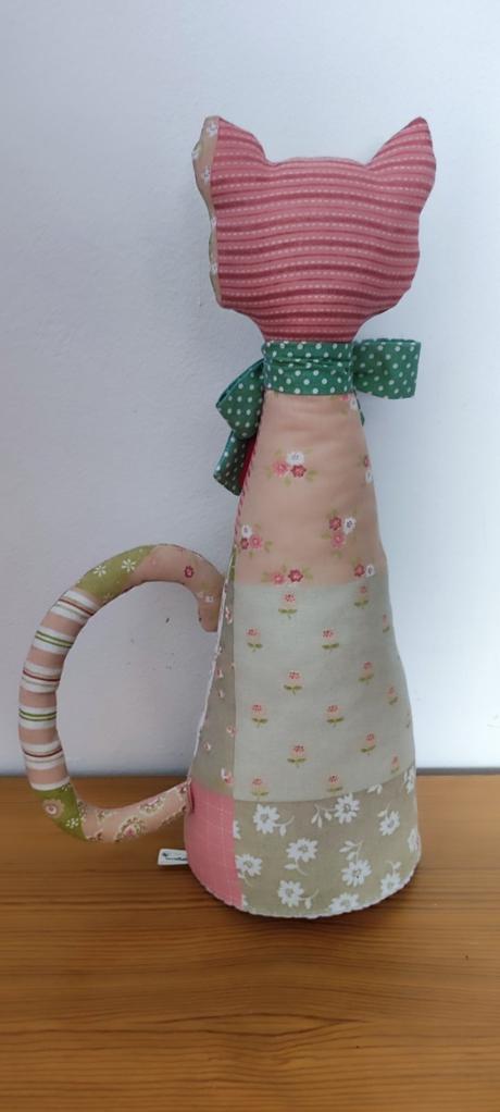 Ručné šitá mačička 35cm,