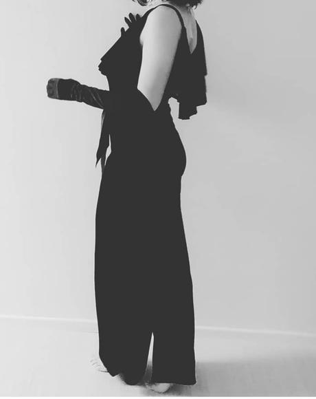 Zamatovy cierny luxusny overal, 38