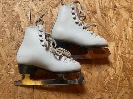 Dievcenske korcule, 31