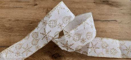 Ozdobná stuha jutová - bielo zlatá 63 mm - baleni,